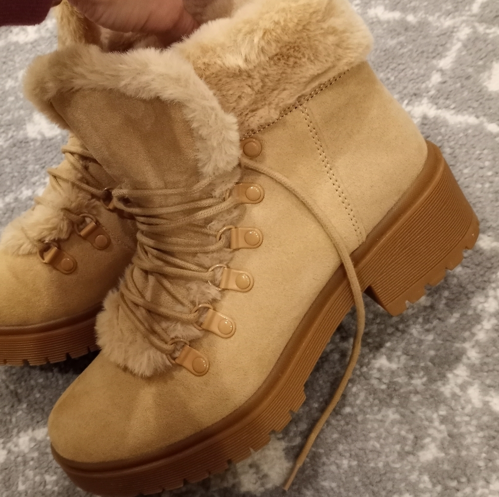 Furry Boots 🤎